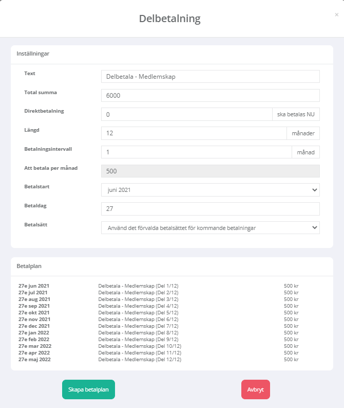 En skärmbild av ett fönster för ”Delbetalning” som visar inställningar och en betalplan för ett medlemskap. I inställningssektionen anges en total summa på 6000 kr som ska delbetalas under 12 månader med ett intervall på en månad, vilket ger en kostnad på 500 kr per månad. Betalstarten är satt till juni 2021 med betaldag den 27:e varje månad via förvalt betalsätt. Under rubriken ”Betalplan” listas 12 poster från den 27 juni 2021 till den 27 maj 2022, där varje post är märkt ”Delbetala - Medlemskap” (del 1/12 till 12/12) med beloppet 500 kr. Längst ner finns en turkos knapp för att ”Skapa betalplan” och en röd knapp för att ”Avbryt”.