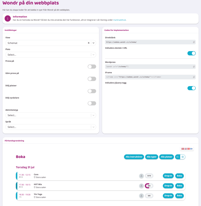 Gränssnittet ”Wondr på din webbplats” för att skapa inbäddningskoder. Under sektionen ”Inställningar” är vyn ”Schemat” vald, och det finns reglage för att prova på, gömma prova på, dölja platser och dölja vyväxlare. Till höger under ”Codes for implementation” visas de genererade koderna för direktlänk, Wordpress och IFrame. Längst ner under ”Förhandsgranskning” visas ett bokningsschema för torsdagen den 31 juli med tre pass i Stora salen: Core (11:30), HIIT Mix (17:30) och Yin Yoga (18:30). Varje pass visar tid, längd, antal bokade platser samt turkosa knappar för ”Drop-in” och ”Boka”.
