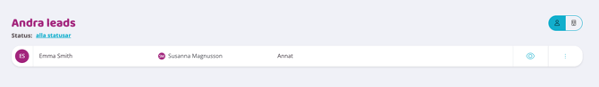 Skärmbild av vyn ‘Andra leads’ med ett statusfilter och en lista över leads, där varje rad visar namn, tilldelning/ansvarig, kategori samt åtgärdsikoner till höger.