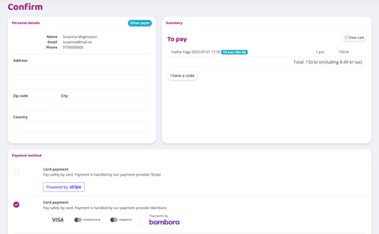 Payment confirmation view showing personal details, order summary with total amount to pay, and available card payment methods.