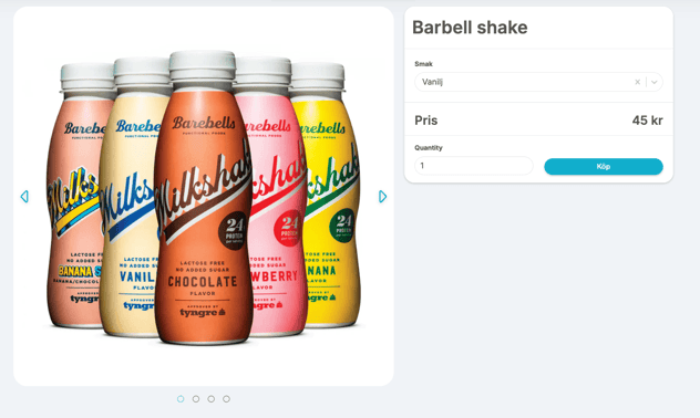 En produktsida för ”Barbell shake” som visar fem flaskor med Barebells milkshakes i olika smaker: Banana, Vanilla, Chocolate, Strawberry och Banana igen. Flaskorna står uppställda bredvid varandra och på varje flaska syns texten ”24g protein per serving”. Till höger finns en köpmeny där smaken ”Vanilj” är vald i en rullgardinsmeny. Priset anges till 45 kr och det finns ett fält för antal samt en turkos ”Köp”-knapp. Under bilderna finns navigeringspilar och prickar som indikerar att det går att bläddra mellan fler produktbilder.